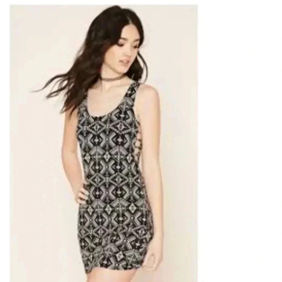 NWT! Forever 21 black and Creme Mini Dress, Size M - Picture 1 of 5